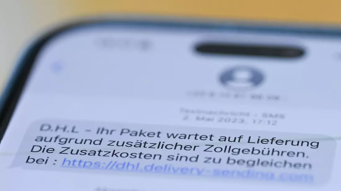 Auch jüngere Onliner fallen vergleichsweise leicht auf Betrugsmaschen im Netz herein. (Archivbild) - Bild: Wolf von Dewitz/dpa