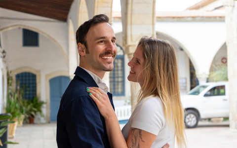 Flirten ohne Maske: Warum Ehrlichkeit bei Frauen besser ankommt als Macho-Gehabe - Foto: presseportal.de
