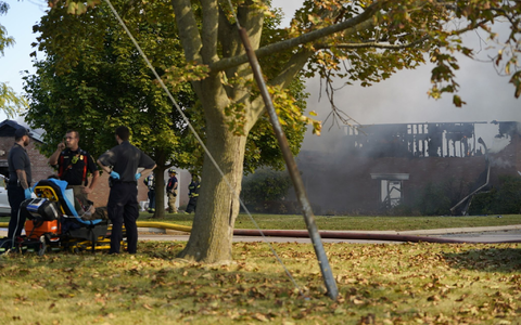 Das Gebäude der Mormonen-Kirche in Grand Blanc, Michigan, wurde durch das vom Schützen gelegte Feuer weitgehend zerstört.  - Foto: Lukas Katilius/The Flint Journal/AP/dpa