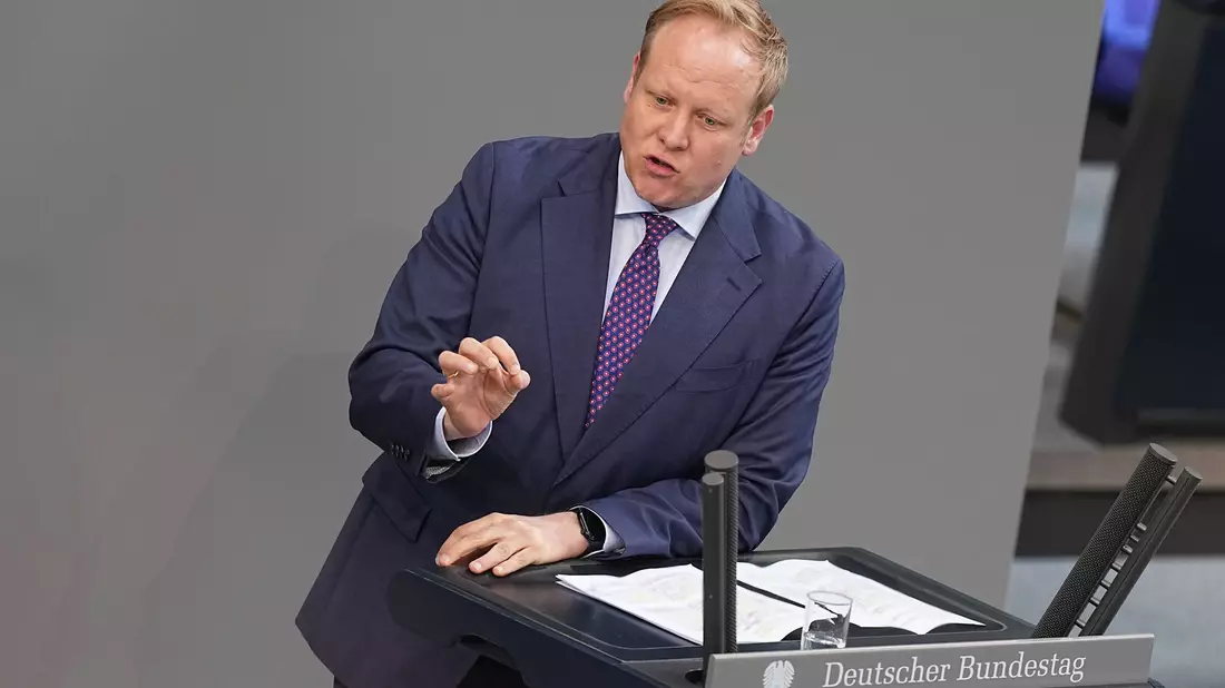 Tilman Kuban räumt dem Klimaschutz keinen Vorrang mehr ein. (Archivbild) - Bild: Michael Kappeler/dpa