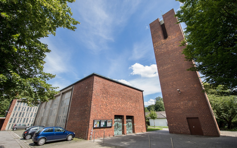 FW-E: Pfarrei St. Josef und Feuerwehr Essen prüfen gemeinsame Entwicklung des Standorts St. Franziskus in Essen-Bedingrade - Foto: presseportal.de