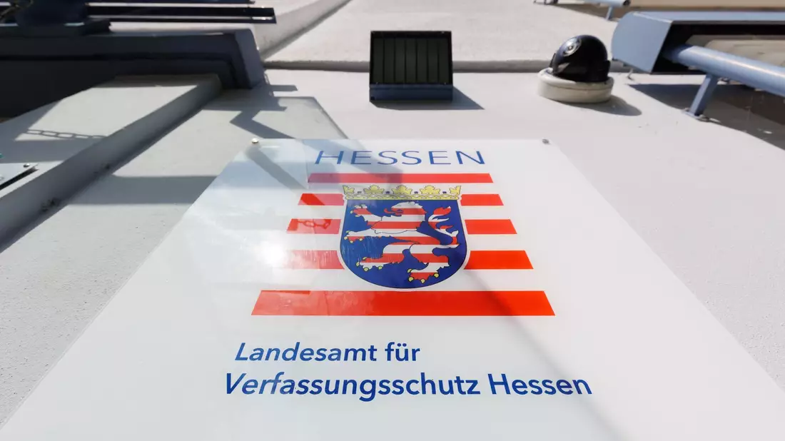 Das Landesamt für Verfassungsschutz hatte den hessischen AfD-Landesverband im September 2022 als sogenanntes Beobachtungsobjekt eingestuft. (Archivbild) - Bild: Lando Hass/dpa