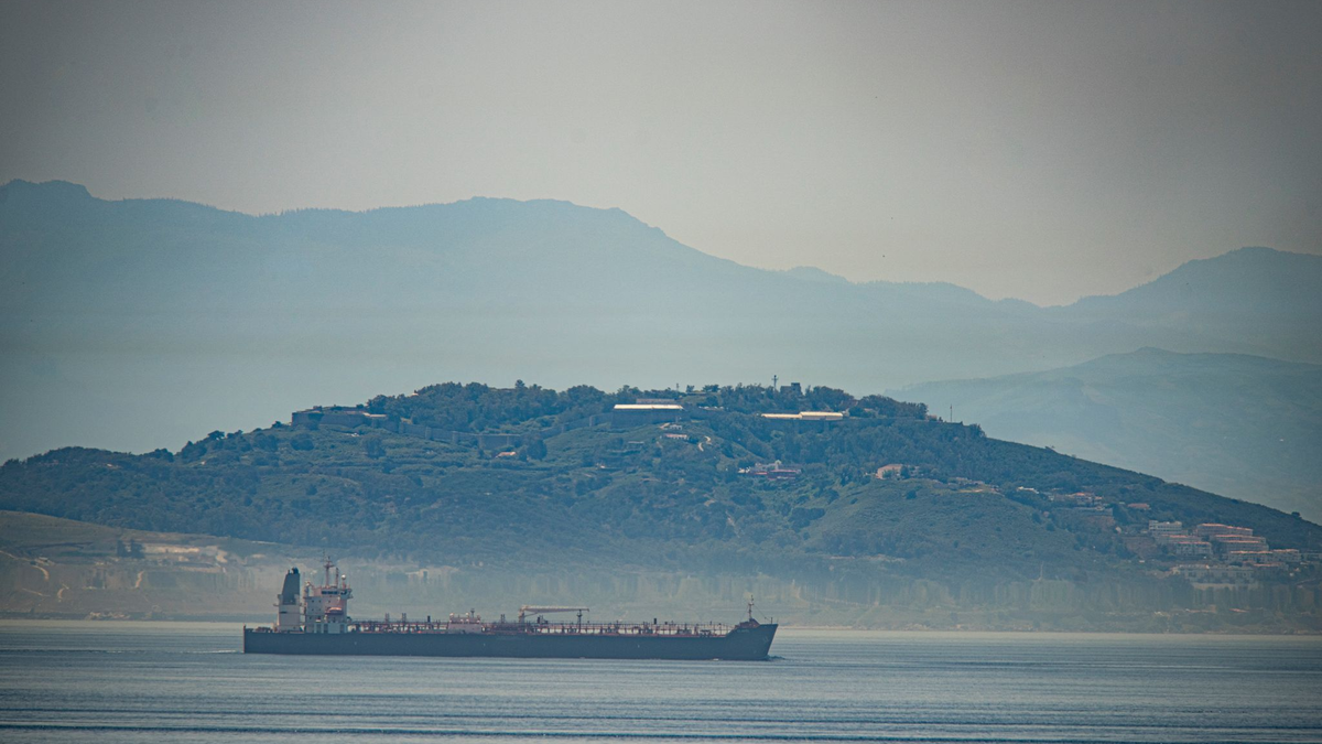 Technik für Schiffe darf künftig nicht mehr in den Iran geliefert werden. (Archivbild) - Foto: Marcos Moreno/AP/dpa