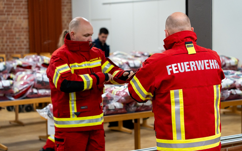 FW Wathlingen: Neue Einsatzkleidung für die Freiwillige Feuerwehr der Samtgemeinde Wathlingen - Foto: presseportal.de