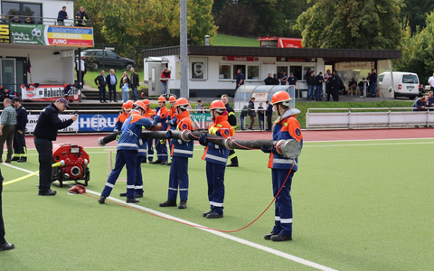 FW-OE: Jugendfeuerwehren beweisen Teamgeist bei landesweiter Leistungsspange in Lennestadt - Foto: presseportal.de