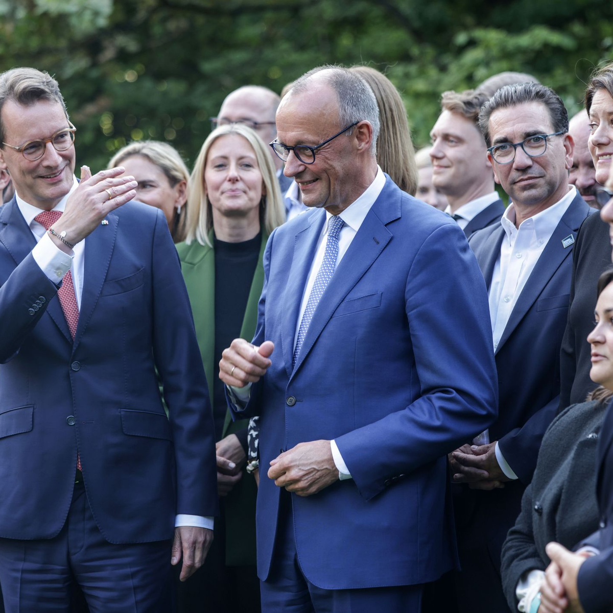 Bundeskanzler Friedrich Merz (CDU) hat die Wahlerfolge der CDU bei den Kommunalwahlen in NRW gelobt. - Foto: Oliver Berg/dpa