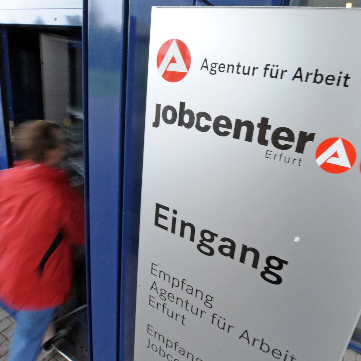 Beschäftigte von Jobcentern und anderen Behörden mit Kundenkontakt haben oft Sorge vor Übergriffen. (Archivfoto) - Foto: picture alliance / dpa