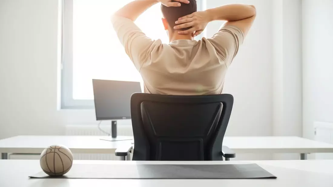 Büro-Fitness: 5-Minuten-Übungen gegen Rückenschmerzen - Bild: über boerse-global.de