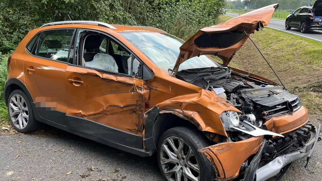 POL-COE: Dülmen, Weddern/ Traktor und Auto zusammengestoßen - Bild: presseportal.de