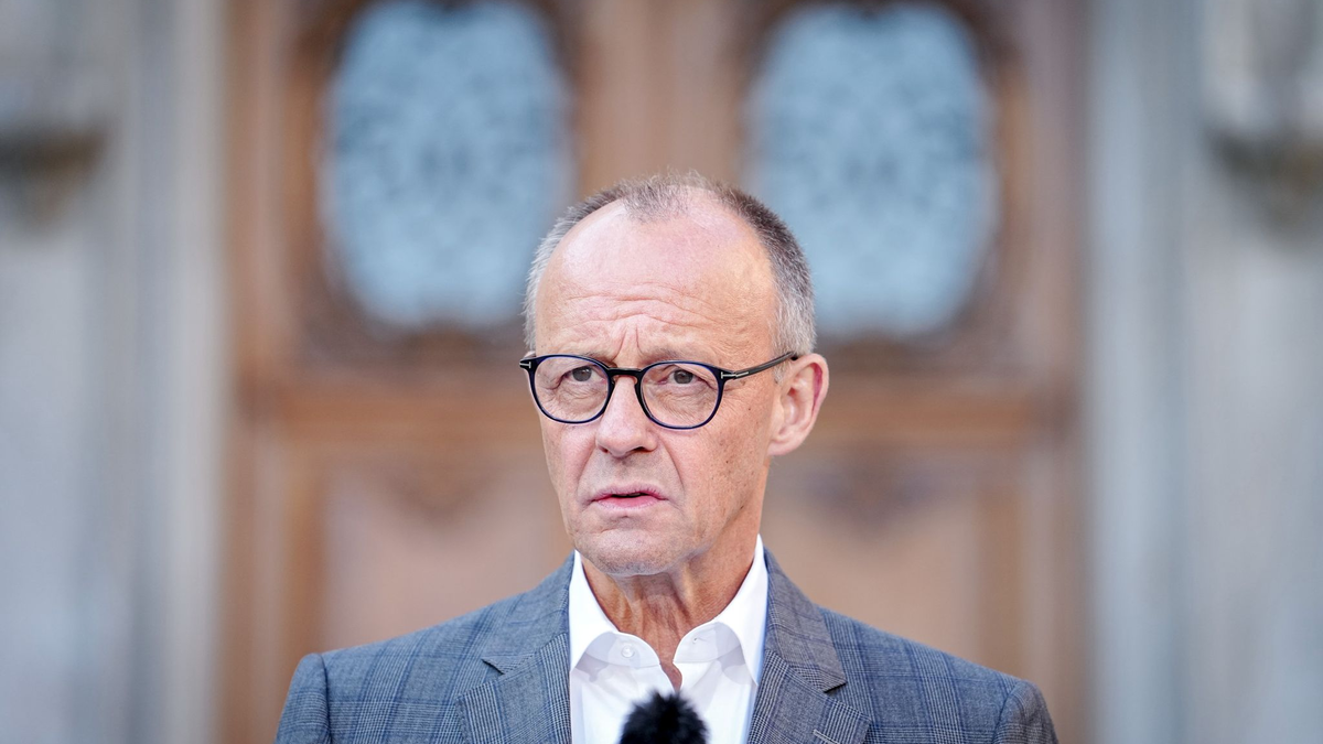 Schneider trat gemeinsam mit Wirtschaftsministerin Reiche und Forschungsministerin Dorothee Bär vor die Presse.  - Foto: Kay Nietfeld/dpa