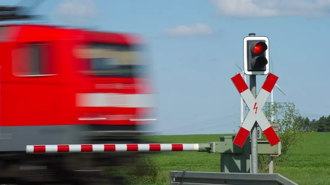 Die rund 100 Fahrgäste des Regionalzugs blieben bei dem Vorfall unverletzt. (Symbolbild) - Bild: Patrick Pleul/dpa-Zentralbild/dpa
