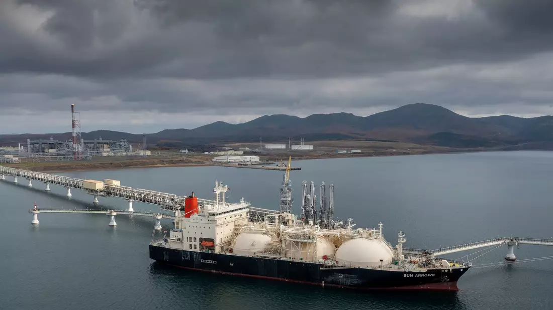 Unternehmen aus der EU importieren noch immer russisches LNG im Milliardenwert. (Archivbild) - Bild: Uncredited/AP/dpa