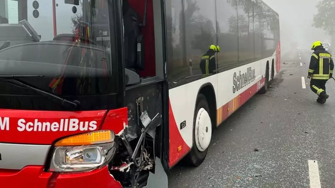 POL-ST: Altenberge, Kollision zwischen Bus und Auto, Zwei leicht verletzte Personen - Bild: presseportal.de
