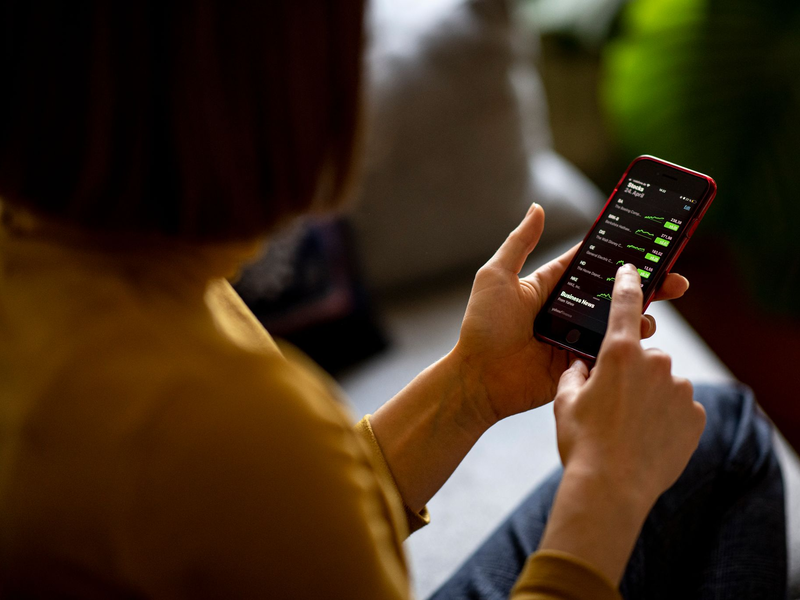 Die EU möchte, dass sich mehr Kleinanleger an den Finanzmärkten beteiligen. (Symbolbild)  - Foto: Fabian Sommer/dpa