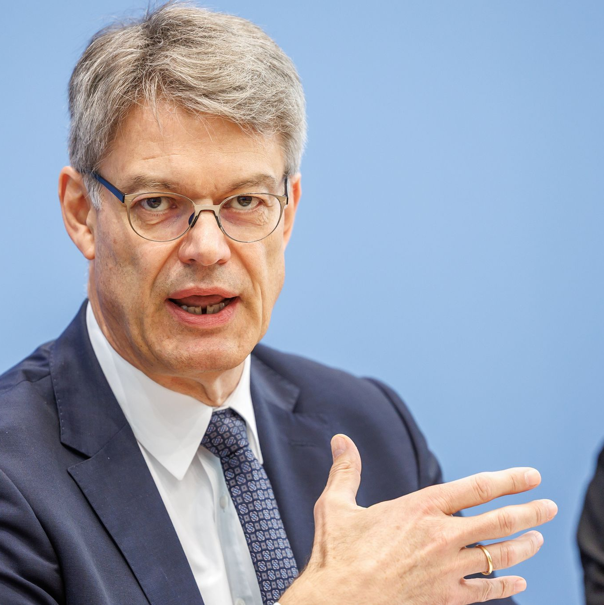 Schnieder kam ins Krankenhaus. (Archivbild) - Foto: Andreas Gora/dpa