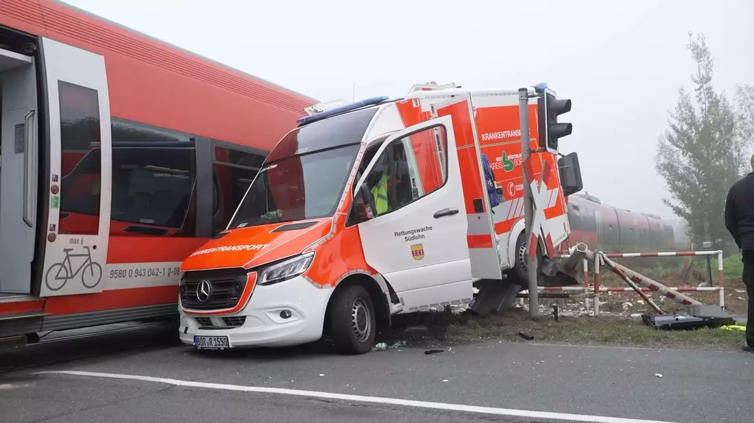 Die Patientin im Rettungswagen starb. - Bild: TV7News/dpa