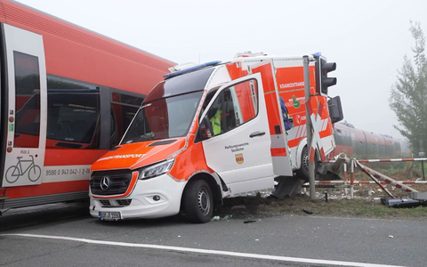 Die Patientin im Rettungswagen starb. - Foto: TV7News/dpa