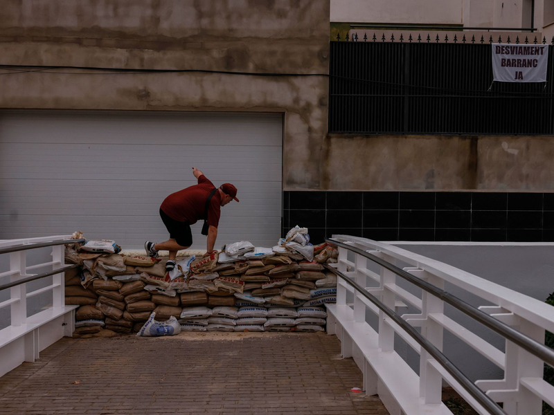 Die Menschen hatten große Angst vor einer Wiederholung des Jahrhundert-Unwetters. - Foto: Rober Solsona/Europapress/dpa