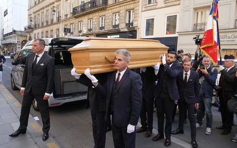 Ohne Blumen und Souvenirs - so wollte es die Familie. - Foto: Michel Euler/AP/dpa