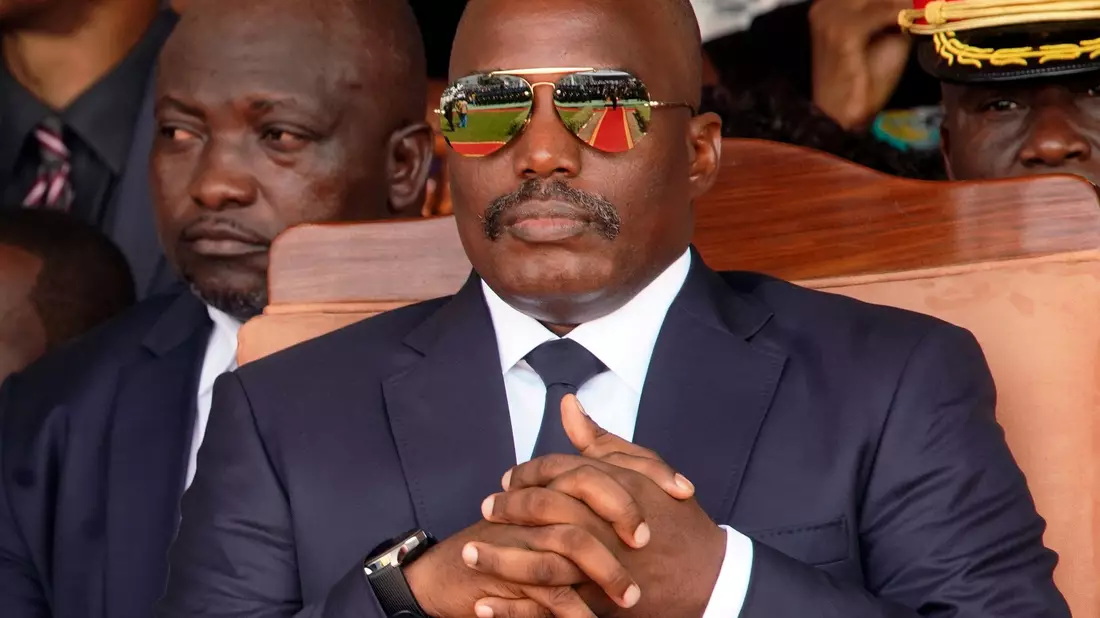 Ein Militärgericht im Kongo hat Ex-Präsidenten Joseph Kabila wegen Hochverrats und Kriegsverbrechen zum Tode verurteilt. (Archivbild) - Bild: Jerome Delay/AP/dpa