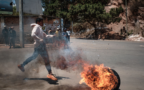Die Gen Z-Bewegung und viele Einwohner der Stadt Antananarivo prangern die wiederkehrenden Wasser- und StromausfÀlle sowie die Misswirtschaft der Regierung an. - Foto: Iako Randrianarivelo/ZUMA Press Wire/dpa Die Gen Z-Bewegung und viele Einwohner der Stadt Antananarivo prangern die wiederkehrenden Wasser- und StromausfÀlle sowie die Misswirtschaft der Regierung an. - Foto: Iako Randrianarivelo/ZUMA Press Wire/dpa