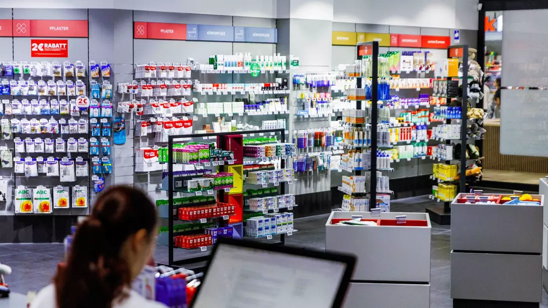 Auch Apotheken nutzen die ePAs, die Medikamentenlisten enthalten. (Archivbild) - Bild: Carsten Koall/dpa