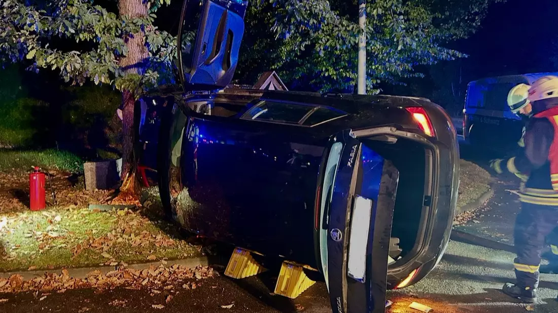 FW-OE: Verkehrsunfall zwischen Maumke und Meggen - eine Person aus Pkw befreit - Bild: presseportal.de