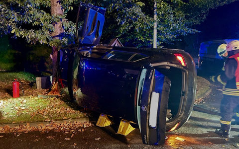 FW-OE: Verkehrsunfall zwischen Maumke und Meggen - eine Person aus Pkw befreit - Foto: presseportal.de