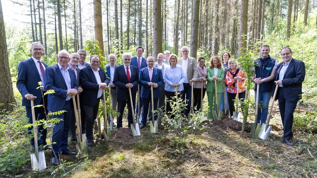 Einheitsbuddeln2025 / Aufruf an alle Bürgerinnen und Bürger zu Baumpflanzungen am Tag der Deutschen Einheit - Bild: presseportal.de
