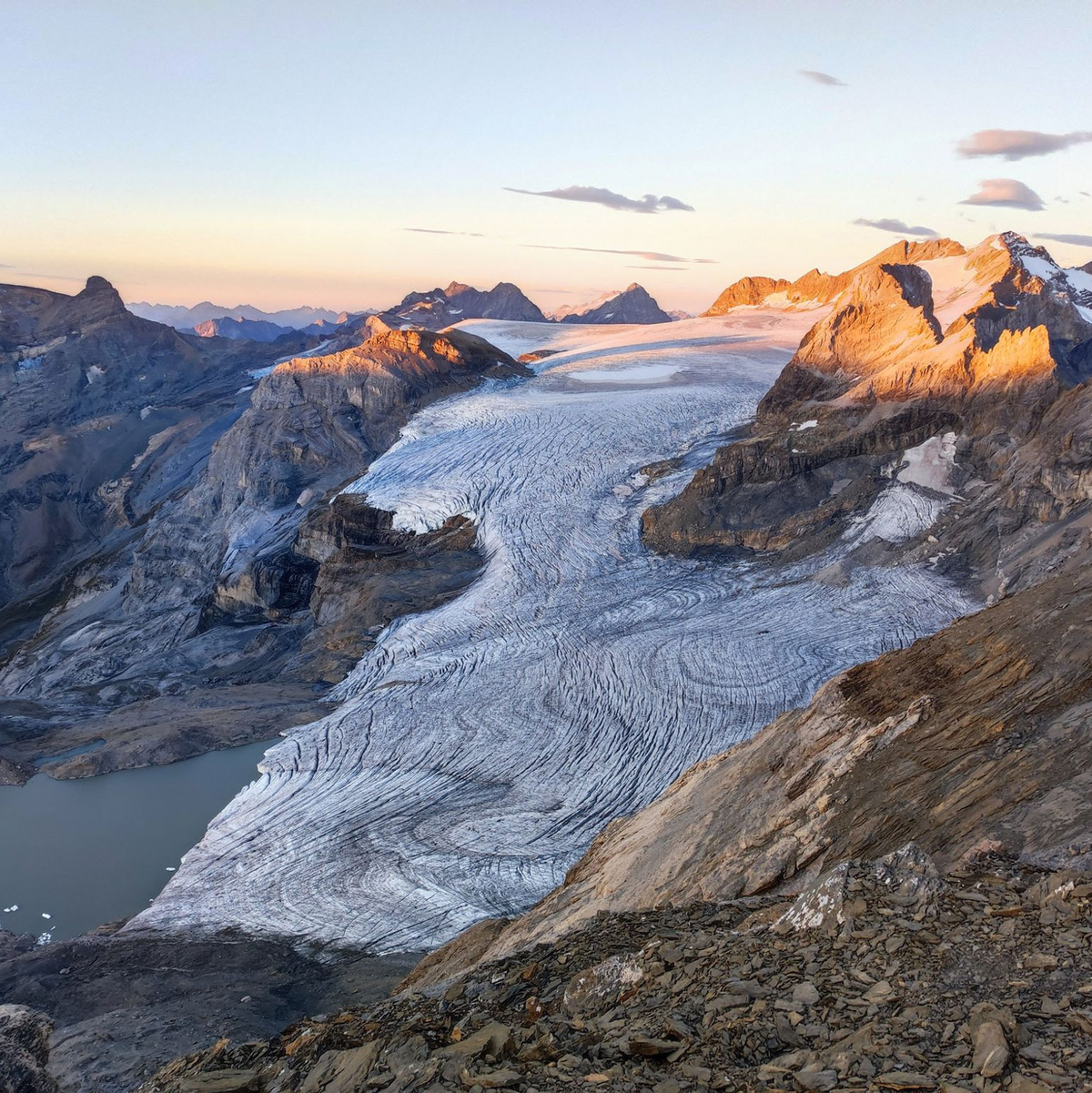 Der Gletscher Claridenfirn im Schweizer Kanton Glarus war im September 2025 komplett schneefrei. - Foto: Matthias Huss/Glamos Gletschermessnetz/Akademie der Naturwissenschaften Schweiz (SCNAT)/dpa