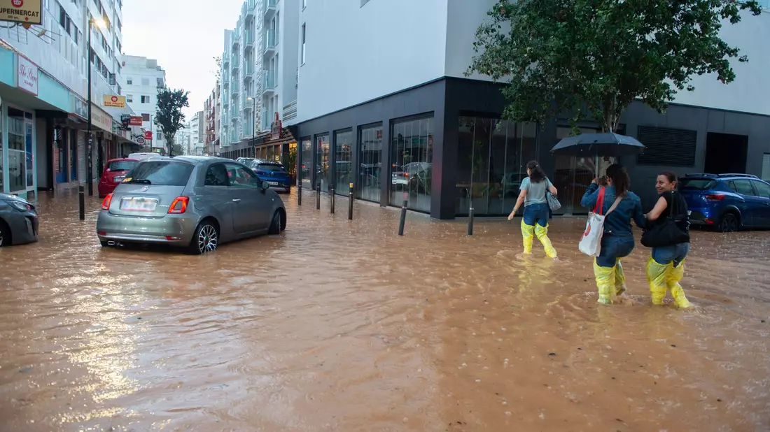 So viel Regen fällt auf Ibiza sonst in einem halben Jahr. - Bild: Germán Lama/EUROPA PRESS/dpa