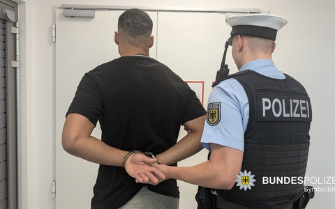 Bundespolizeidirektion München: Tätlicher Angriff auf Bundespolizisten - Foto: presseportal.de