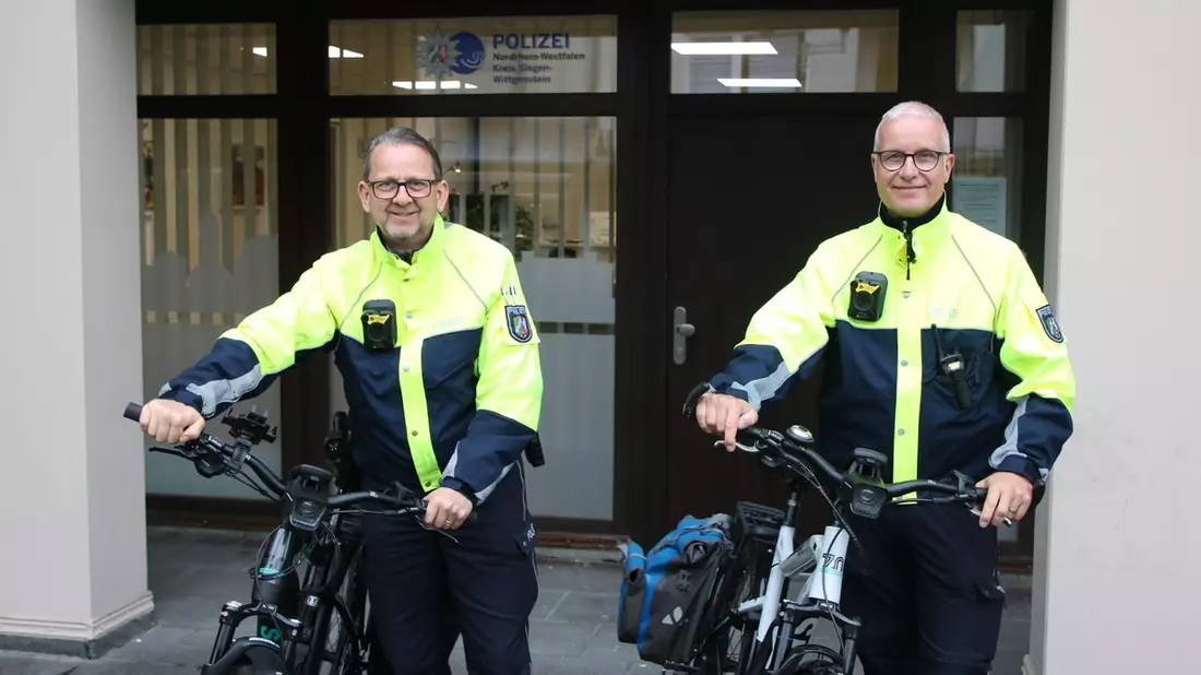 POL-SI: Fünf Monate im neuen Zuhause: Bezirksdienst in Geisweid freut sich über schöne Räumlichkeiten - #polsiwi - Bild: presseportal.de
