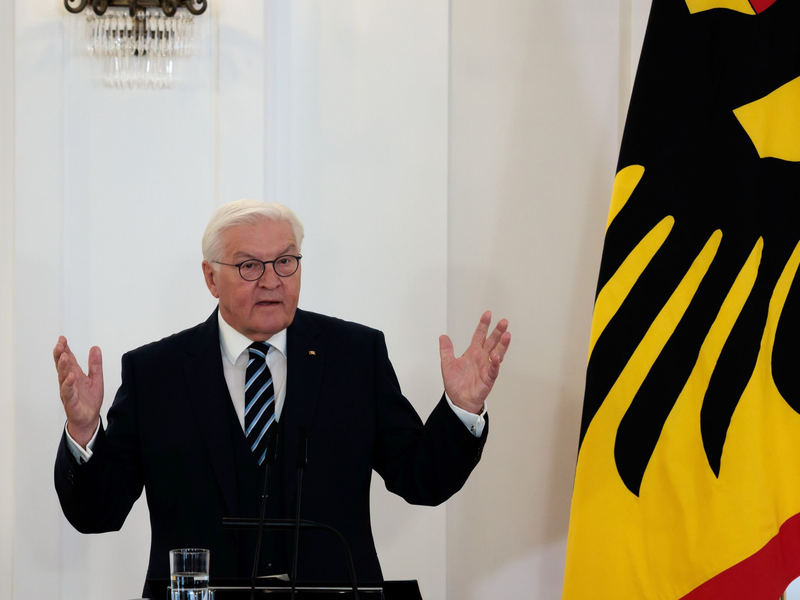 Kurz vor dem 35. Jahrestag der Deutschen Einheit richtet der Bundespräsident eine Mahnung an alle in Ost und West. - Foto: Carsten Koall/dpa