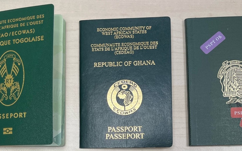 POL-K: 251001-1-K Mit gefälschten Ausweisen für andere zum Sprachtest - Drei Tatverdächtige gestellt - Foto: presseportal.de