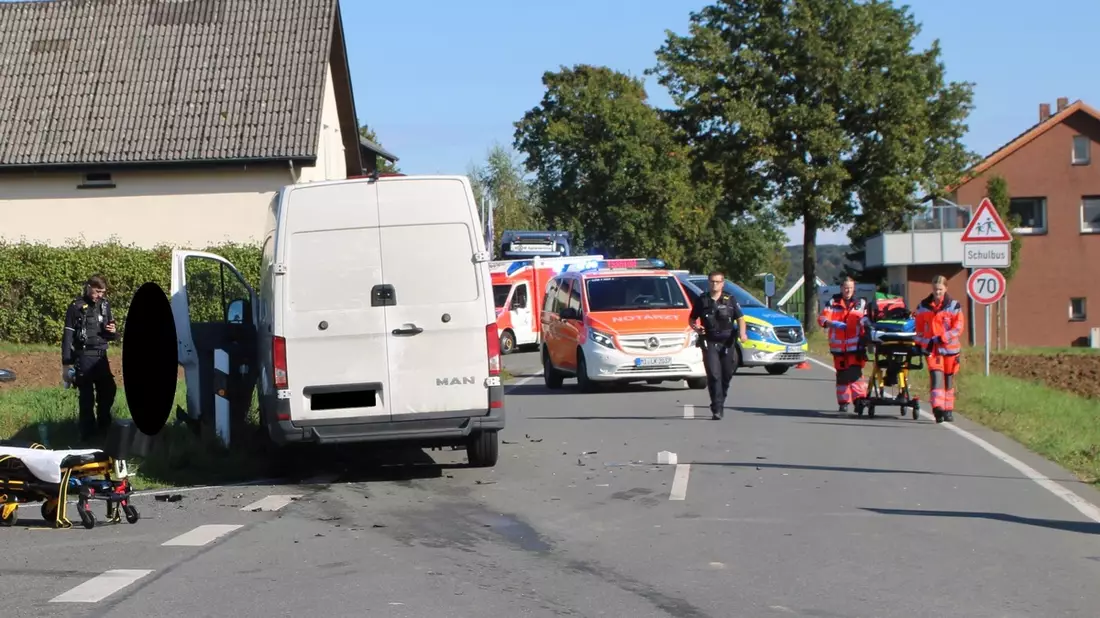 POL-MI: Zwei Fahrzeuge kollidieren im Kreuzungsbereich - ein Schwerverletzter - Bild: presseportal.de
