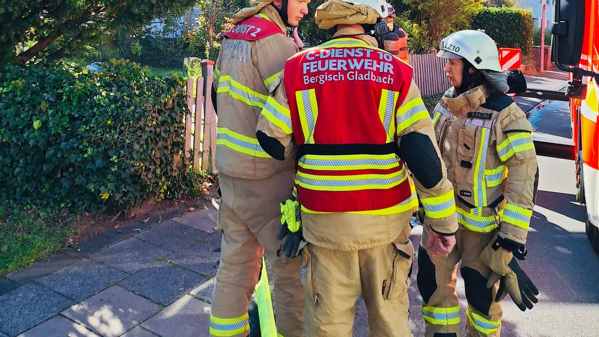 FW-GL: Zwei verletzte Personen bei Zimmerbrand in Lustheide - Foto: presseportal.de