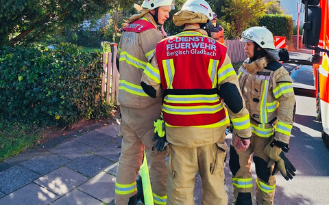 FW-GL: Zwei verletzte Personen bei Zimmerbrand in Lustheide - Foto: presseportal.de