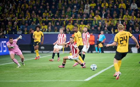 Sabitzer (Mitte) und Guirassy sorgten im Verbund für die Vorentscheidung und das 3:1. - Foto: Bernd Thissen/dpa