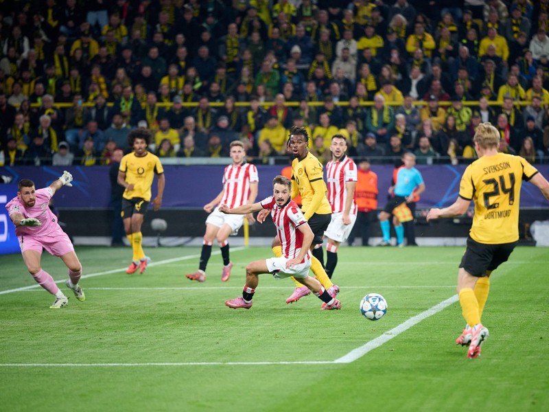 Sabitzer (Mitte) und Guirassy sorgten im Verbund für die Vorentscheidung und das 3:1. - Foto: Bernd Thissen/dpa