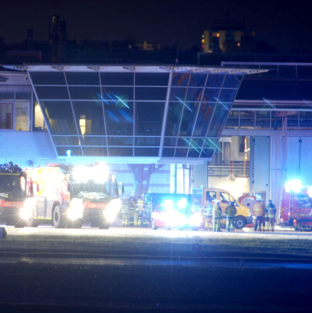 Für rund eine Stunde war der Flugbetrieb am Flughafen Stuttgart komplett unterbrochen.  - Foto: SDMG/dpa