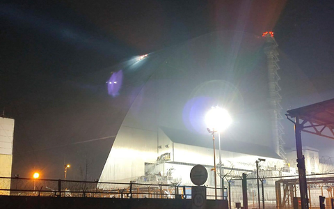 Der Sarkophag von Tschernobyl wurde im schon Februar durch eine Drohne beschädigt. (Archivbild) - Foto: Uncredited/Ukrainian Emergency Service/dpa