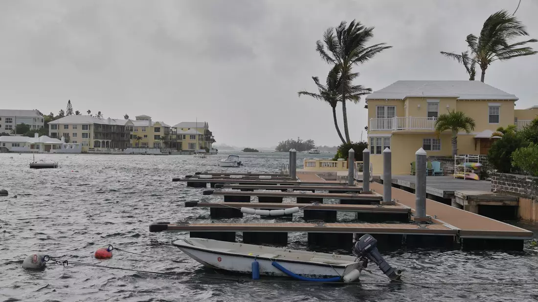 Hurrikan «Imelda» hat die Inselgruppe Bermuda im Nordatlantik erreicht. - Bild: Anthony Wade/AP/dpa