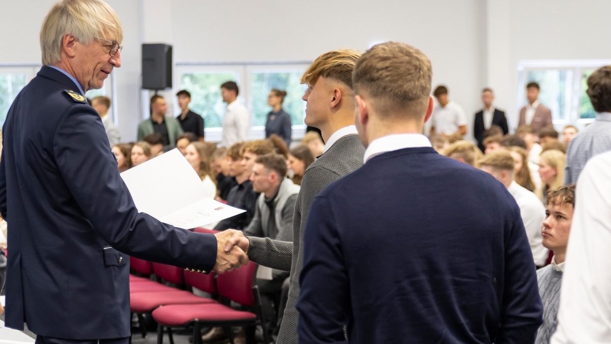 HDP-RP: Die Hochschule der Polizei begrüßt 261 neue Polizeikommissaranwärterinnen und -anwärter - Foto: presseportal.de