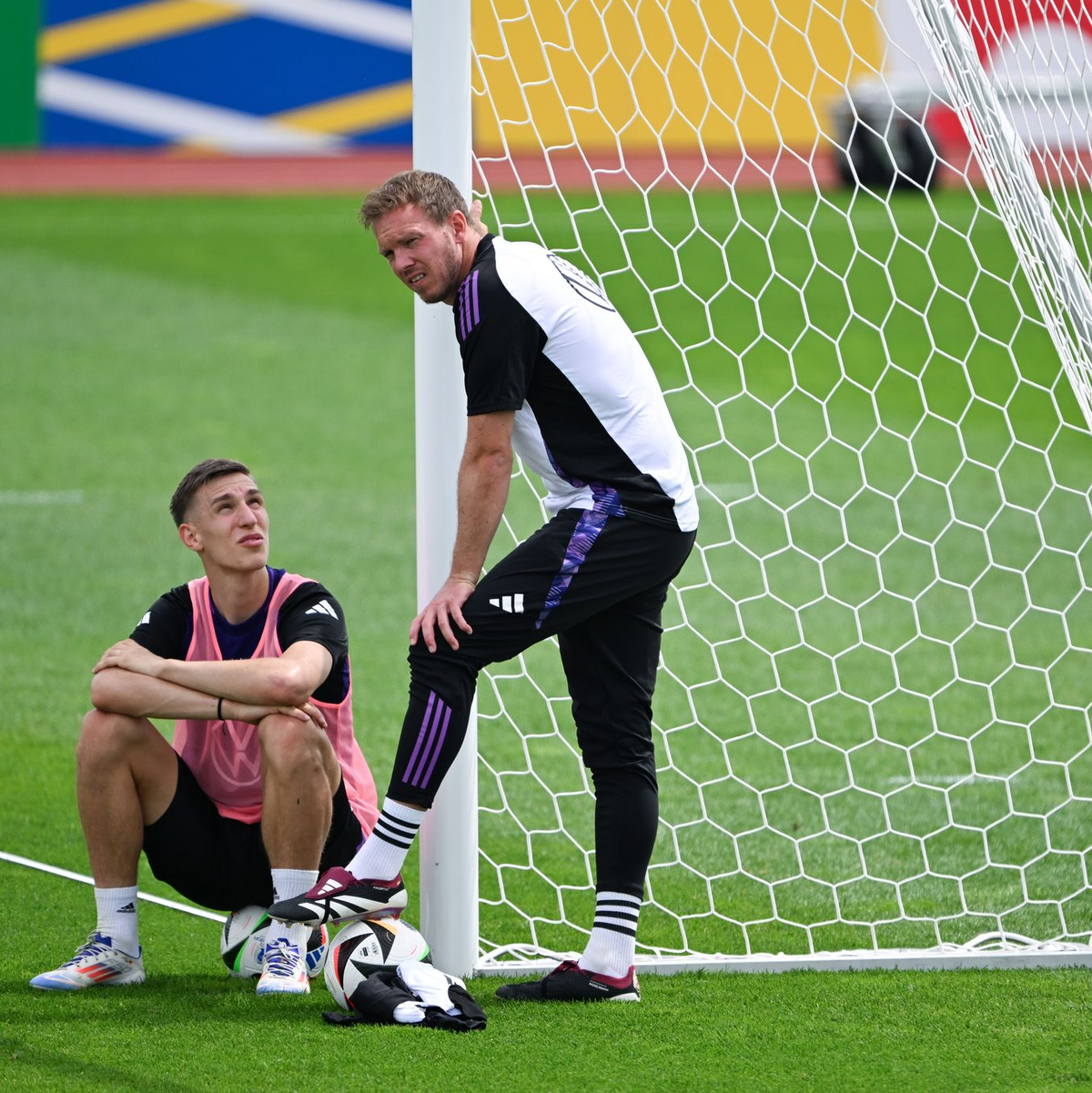 Auf Nico Schlotterbeck (l.) ruhen große Hoffnungen.  - Foto: Federico Gambarini/dpa