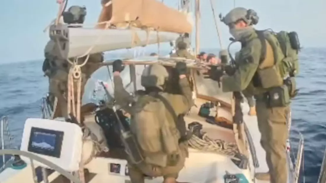 Die israelische Militäraktion gegen die Global Sumud Flotilla aus mehr als 40 privaten Motor- und Segelbooten dauerte die ganze Nacht über bis zum Morgen an.  - Bild: Uncredited/Global Sumud Flottilla/AP/dpa