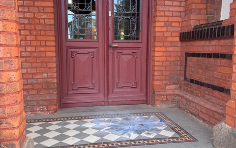 POL-HRO: Polizei ermittelt nach Sachbeschädigung an Wittenburger Schule - Foto: presseportal.de