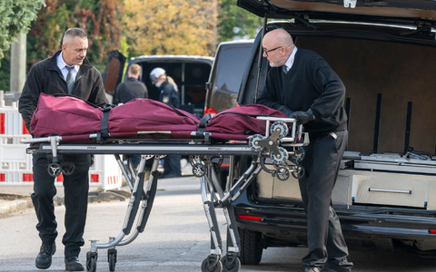 Am Tag nach dem Großbrand wurde eine Leiche aus dem Haus geborgen. (Archivbild) - Foto: Peter Kneffel/dpa Am Tag nach dem Großbrand wurde eine Leiche aus dem Haus geborgen. (Archivbild) - Foto: Peter Kneffel/dpa