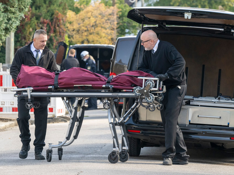 Am Tag nach dem Großbrand wurde eine Leiche aus dem Haus geborgen. (Archivbild) - Foto: Peter Kneffel/dpa