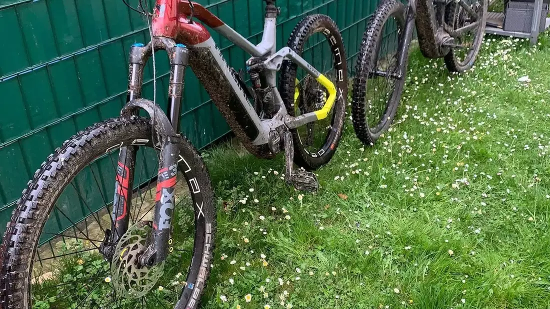 POL-GÖ: (335/2025) Diebstahl zweier E-Bikes aus Hauseingang in Hann. Münden - Polizei sucht Zeugen - Bild: presseportal.de